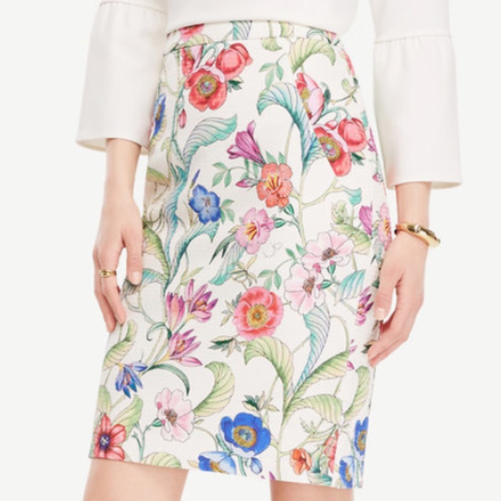 Ann Taylor curvy jungle print skirt, waffle material size s